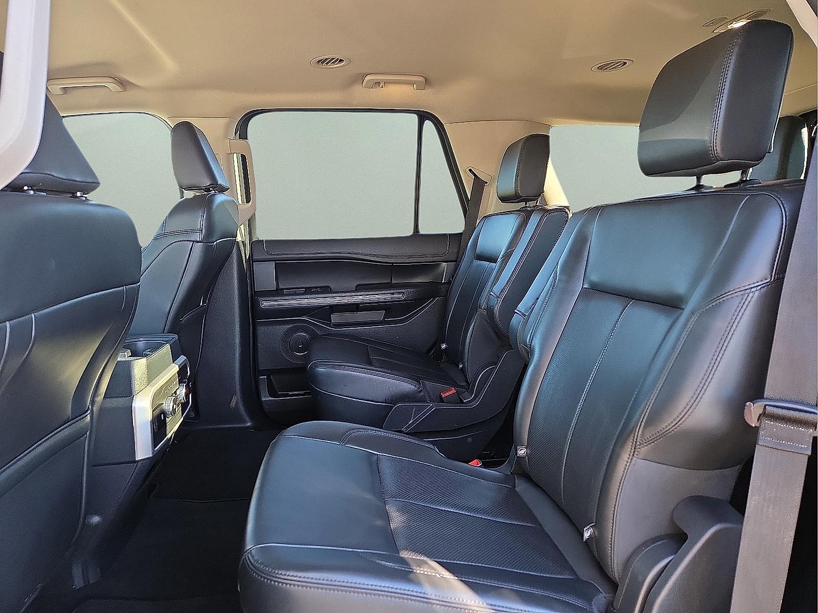 Certified 2024 Ford Expedition XLT image 11