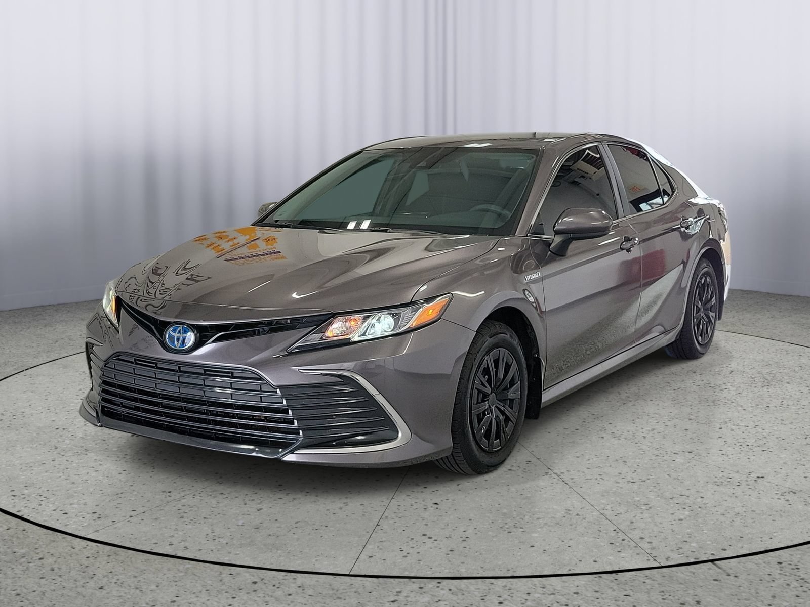 Used 2021 Toyota Camry LE FWD image 2