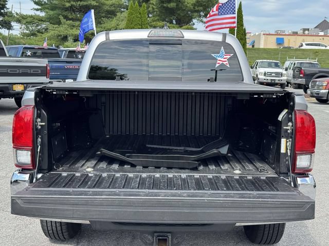 Used 2018 Toyota Tacoma SR5 w/ Four Season Floor Mat Package AWD/4WD image 13