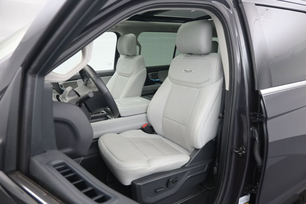 Certified 2025 Ford Expedition Platinum w/ Driver's Package AWD/4WD image 10