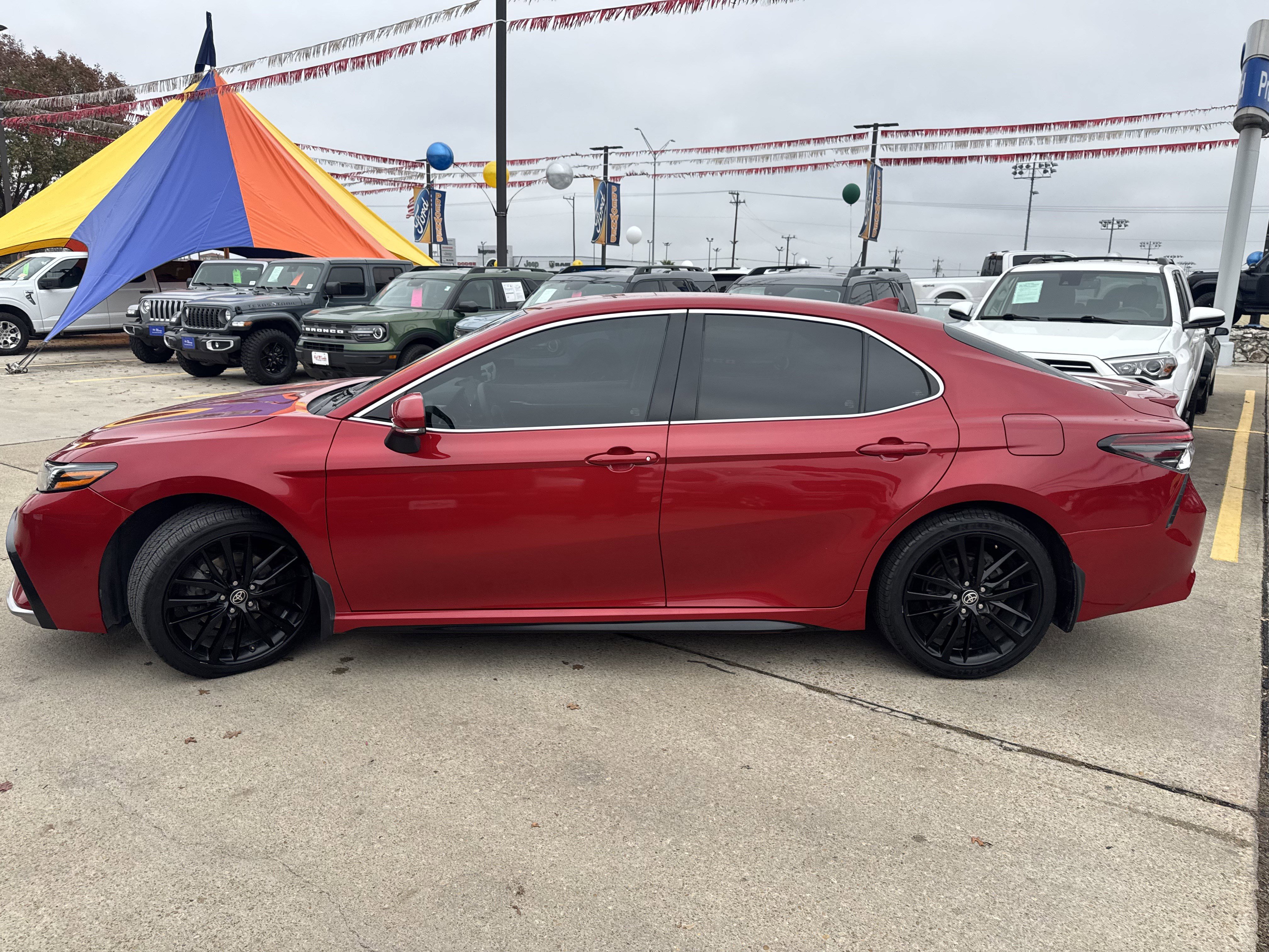 Used 2022 Toyota Camry XSE image 9