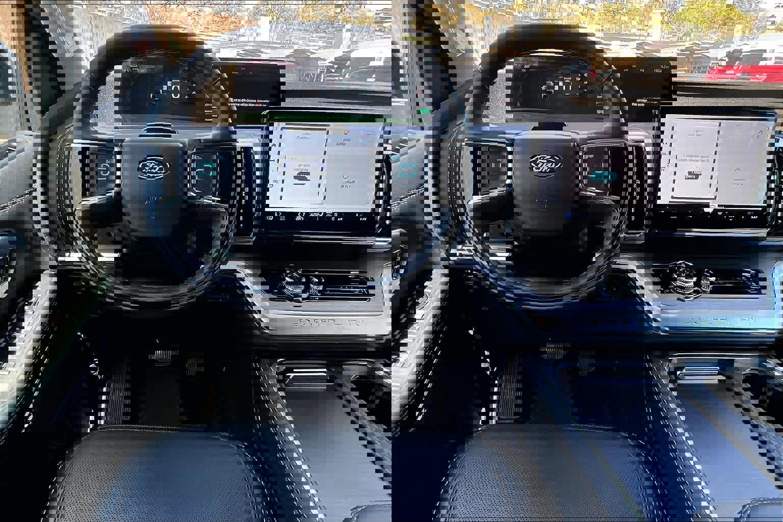 Certified 2025 Ford Expedition Max Platinum image 10