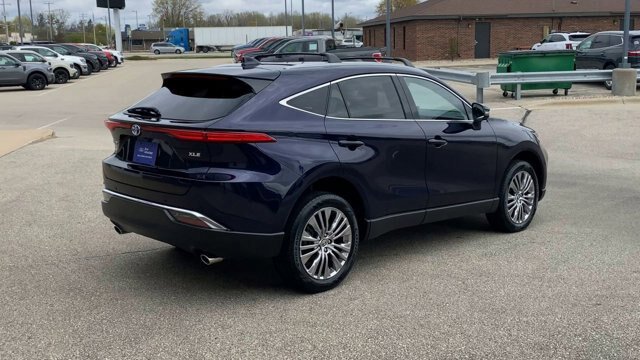 Used 2023 Toyota Venza XLE AWD/4WD image 9