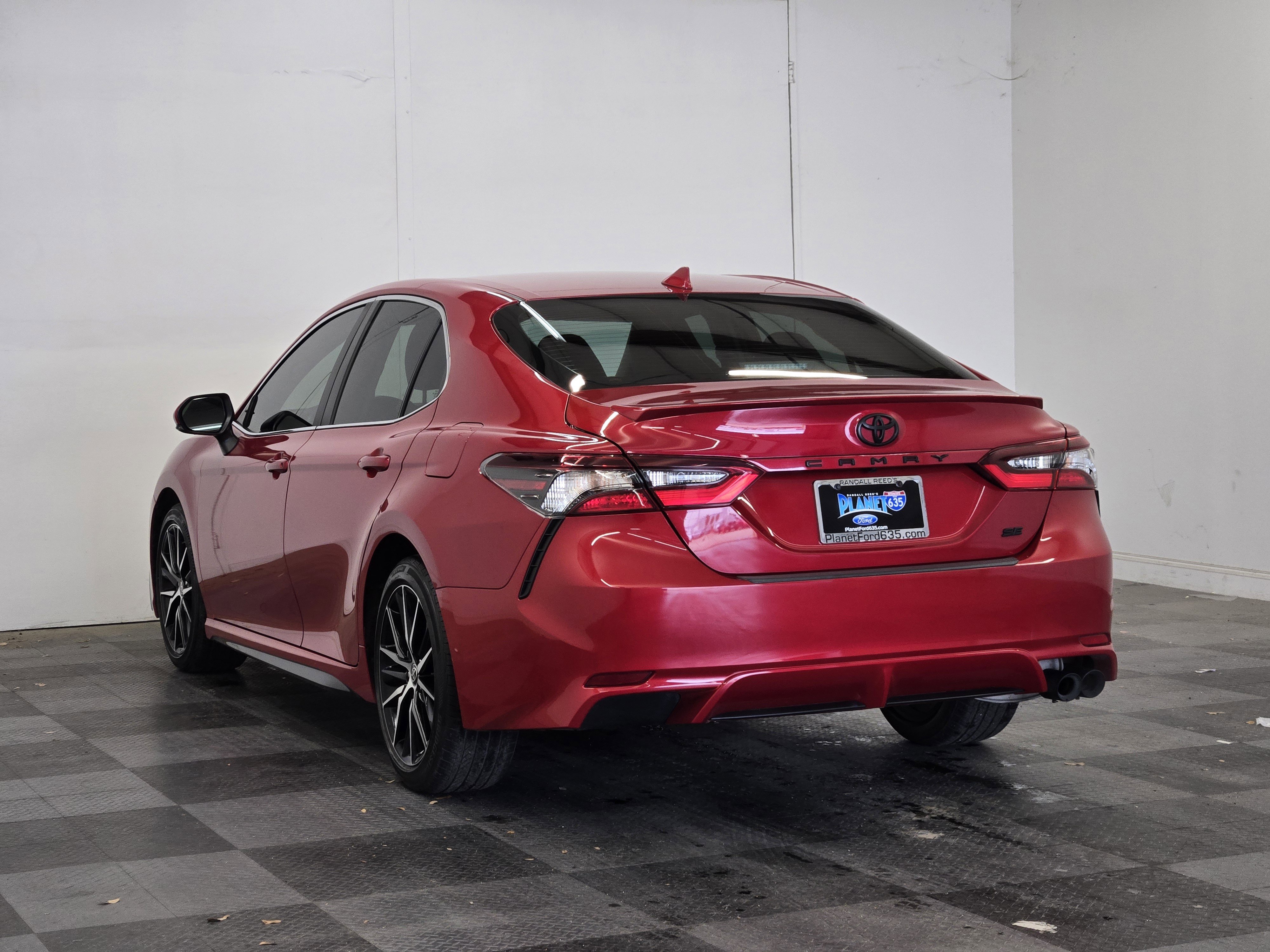 Used 2022 Toyota Camry SE image 7