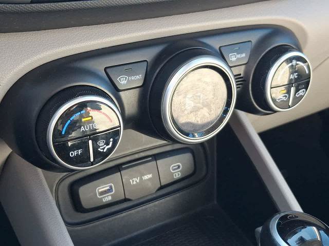 Used 2024 Hyundai Venue SEL FWD image 25