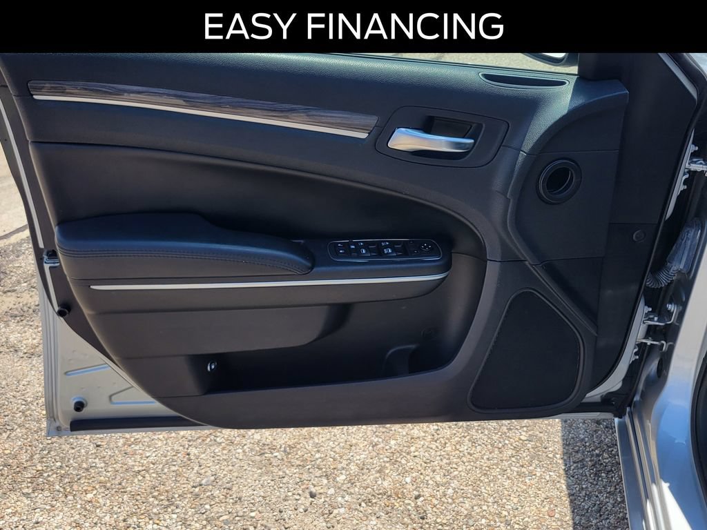 Used 2021 Chrysler 300 Touring RWD image 19