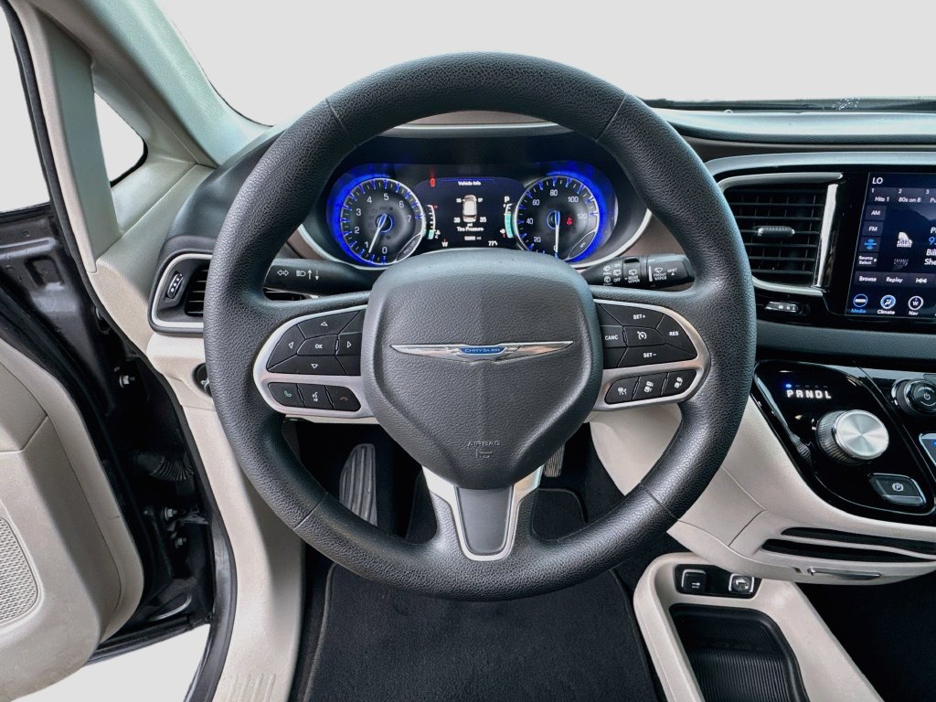 Used 2019 Chrysler Pacifica Touring Plus w/ Advanced Safetytec Group FWD image 11