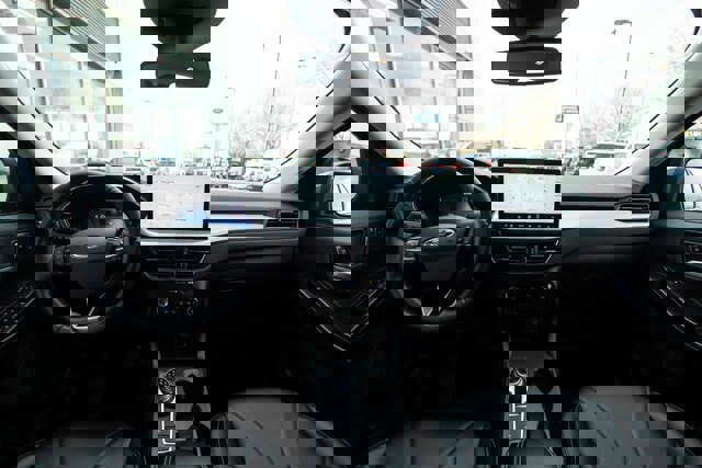 Certified 2025 Ford Escape Platinum w/ Premium Technology Package image 11