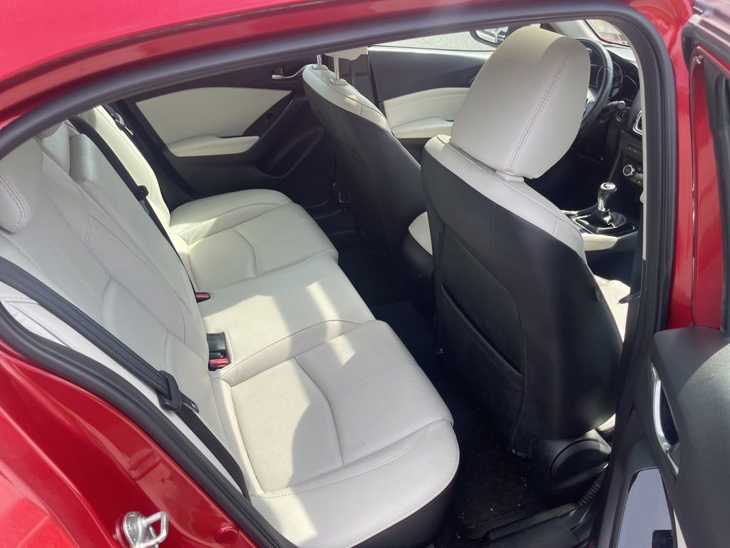 Used 2018 MAZDA MAZDA3 Grand Touring w/ Premium Equipment Package FWD image 13