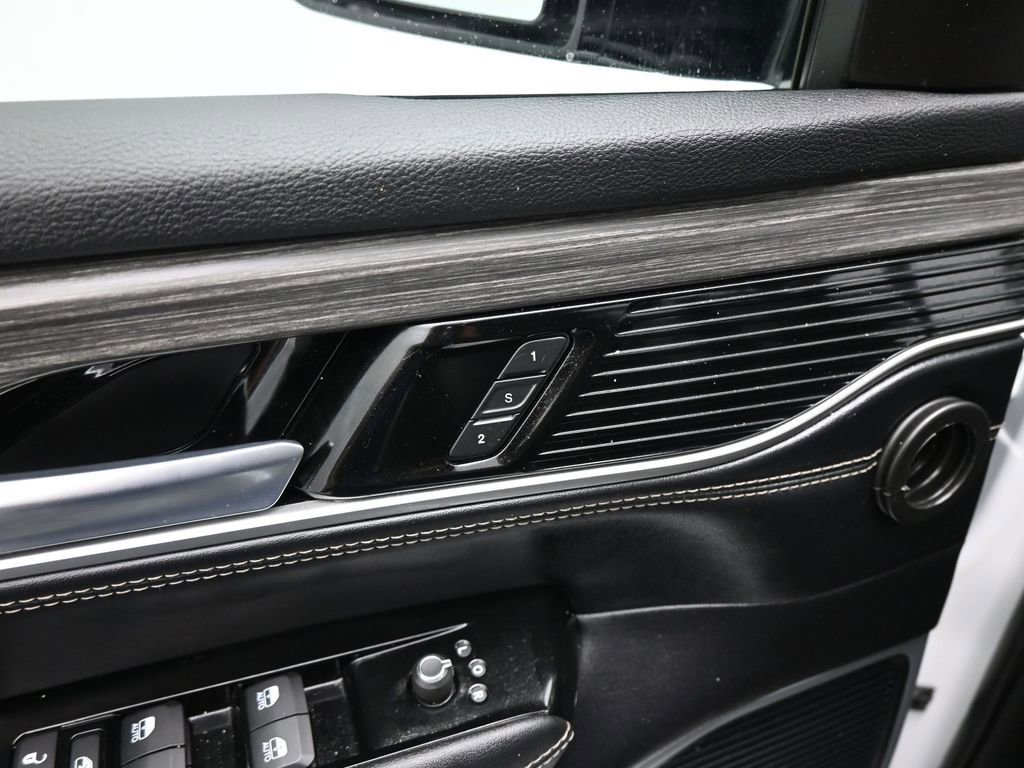 Used 2024 Jeep Wagoneer Series II w/ Flexible Seating Group image 12