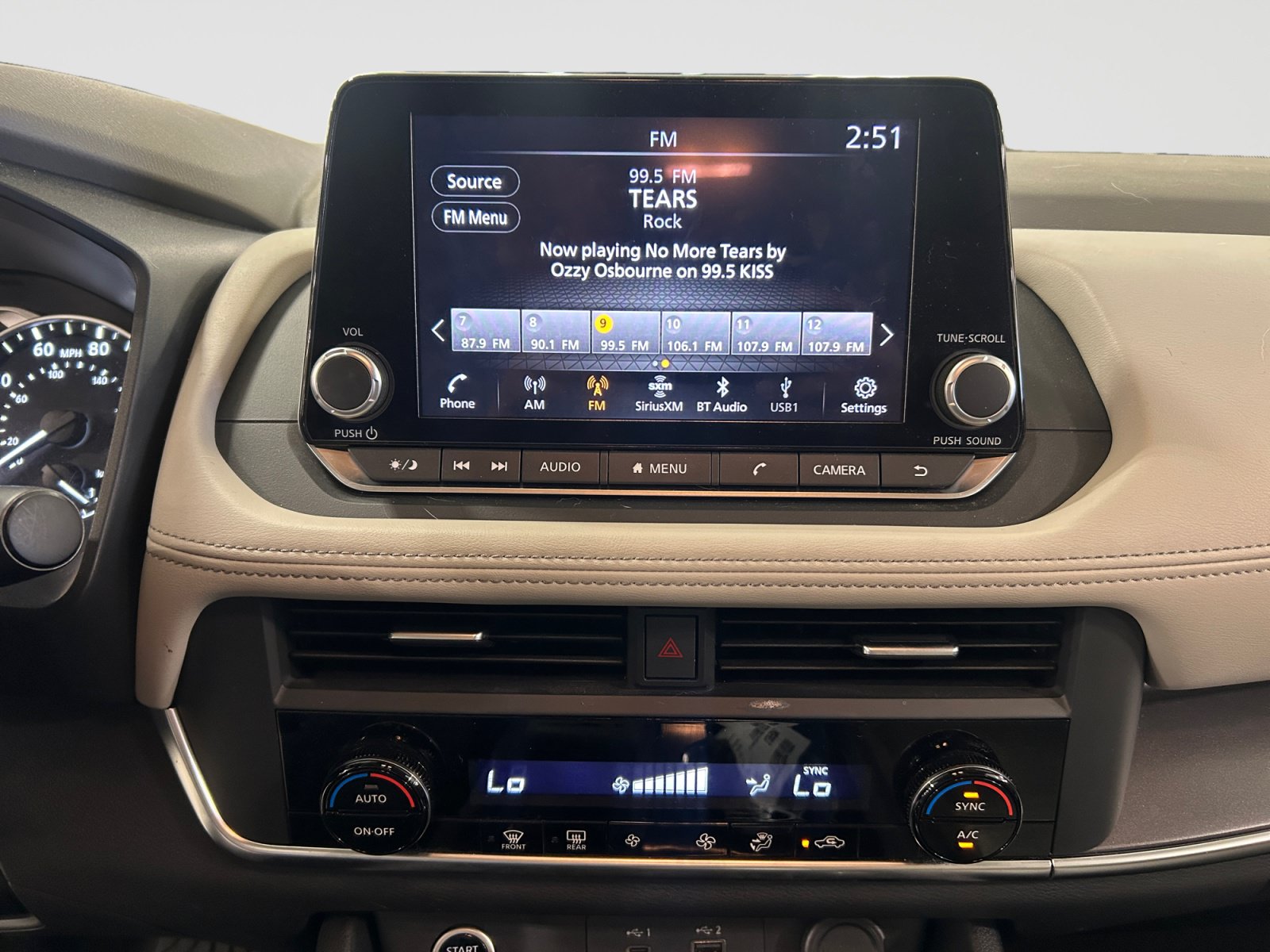 Used 2023 Nissan Rogue SV AWD/4WD image 16