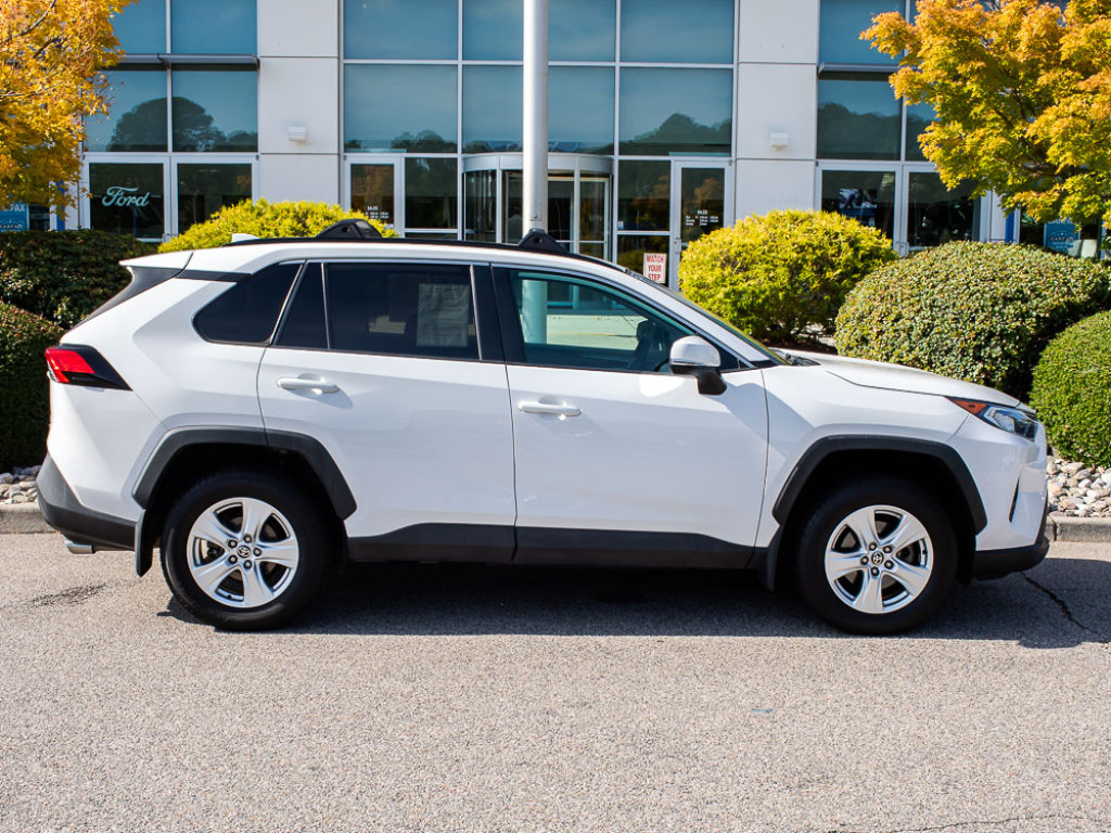 Used 2021 Toyota RAV4 XLE w/ Convenience Package AWD/4WD image 1