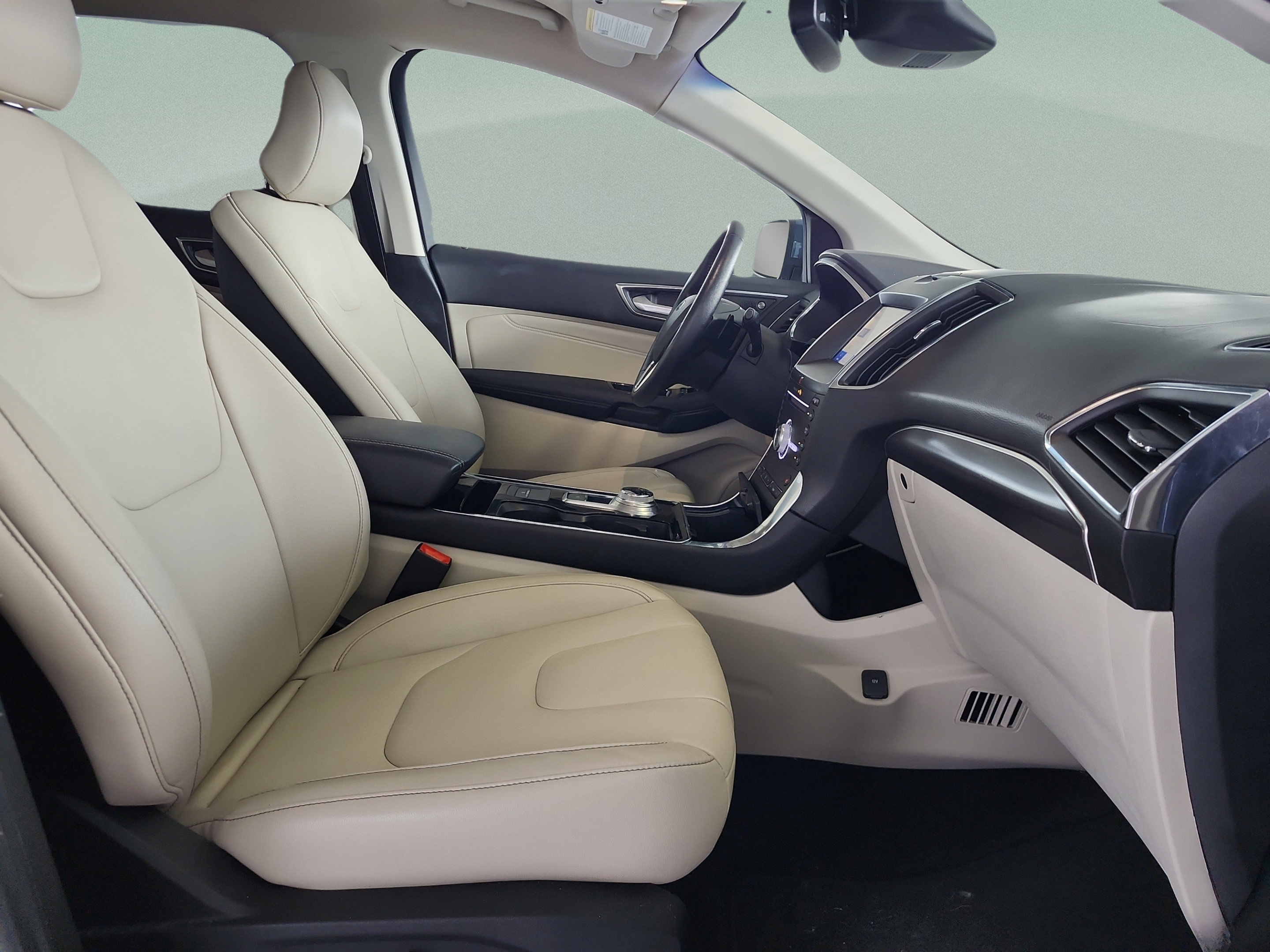 Certified 2019 Ford Edge Titanium w/ Cold Weather Package AWD/4WD image 20