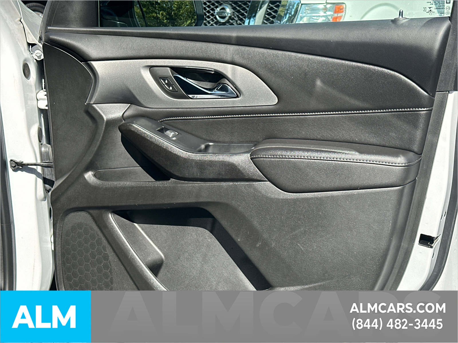 Used 2023 Chevrolet Traverse LT FWD image 16