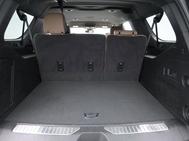 Used 2024 Chevrolet Suburban Premier image 31