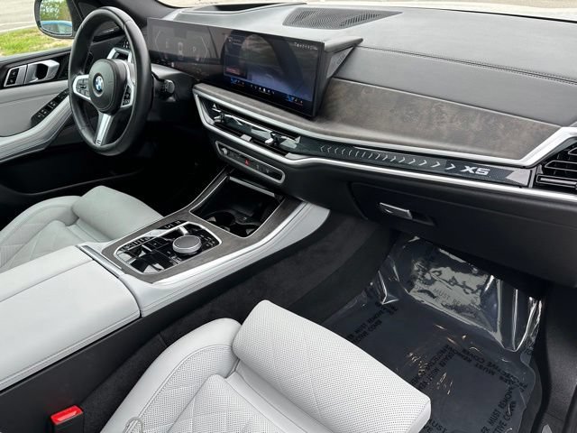 Used 2025 BMW X5 xDrive40i w/ M Sport Package AWD/4WD image 9