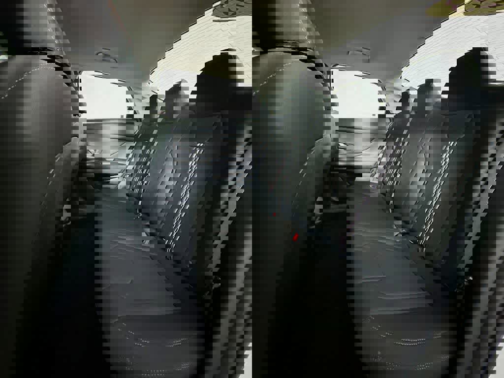 Used 2023 Hyundai Elantra SEL w/ Convenience Package image 12