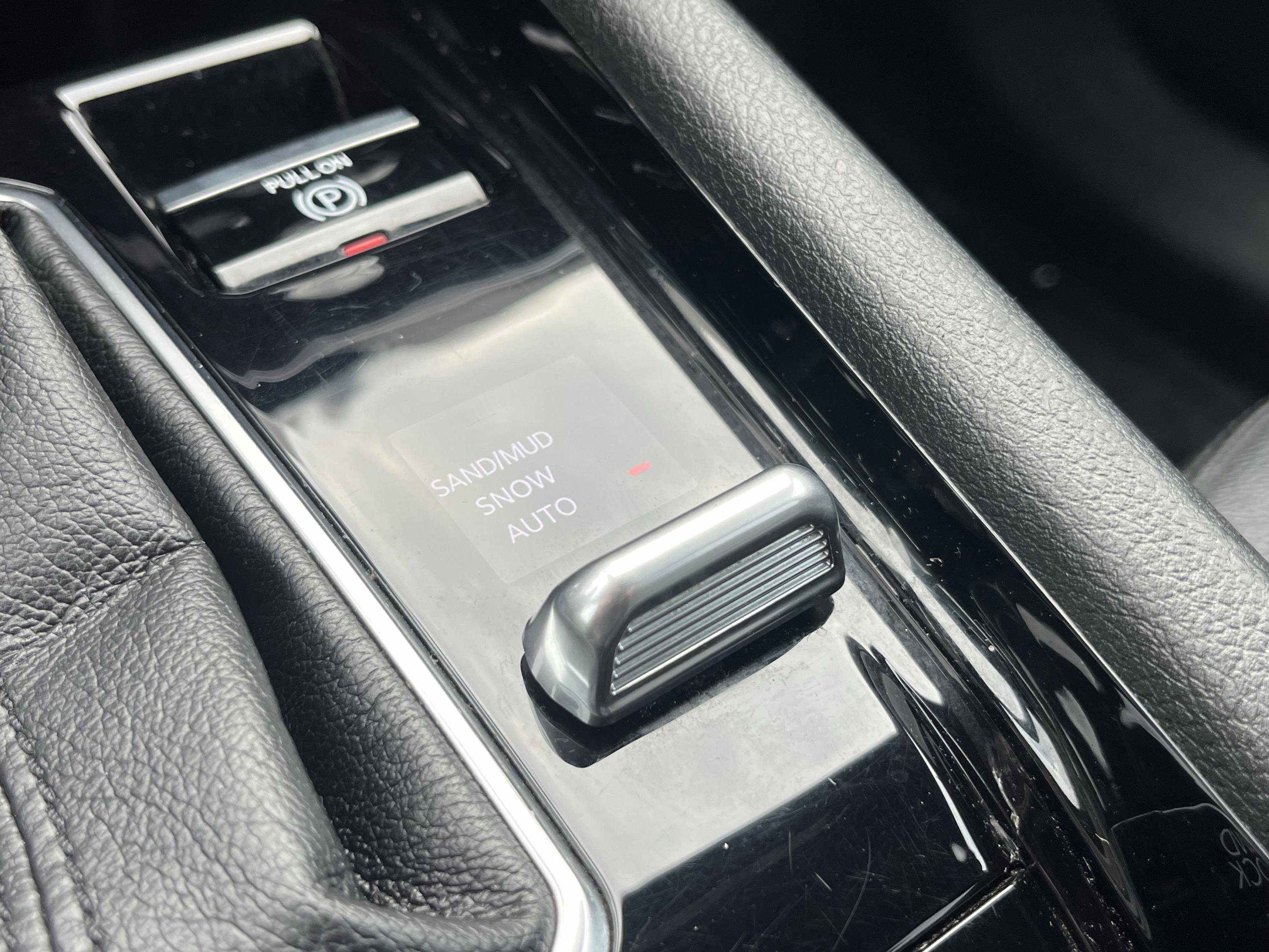 Used 2023 Jeep Compass Limited image 19