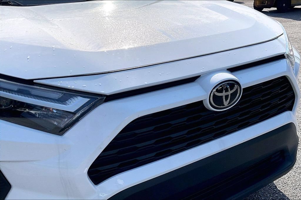 Used 2024 Toyota RAV4 XLE FWD image 28