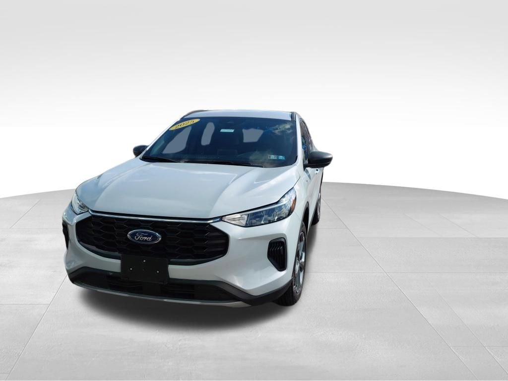 Certified 2025 Ford Escape ST-Line image 2