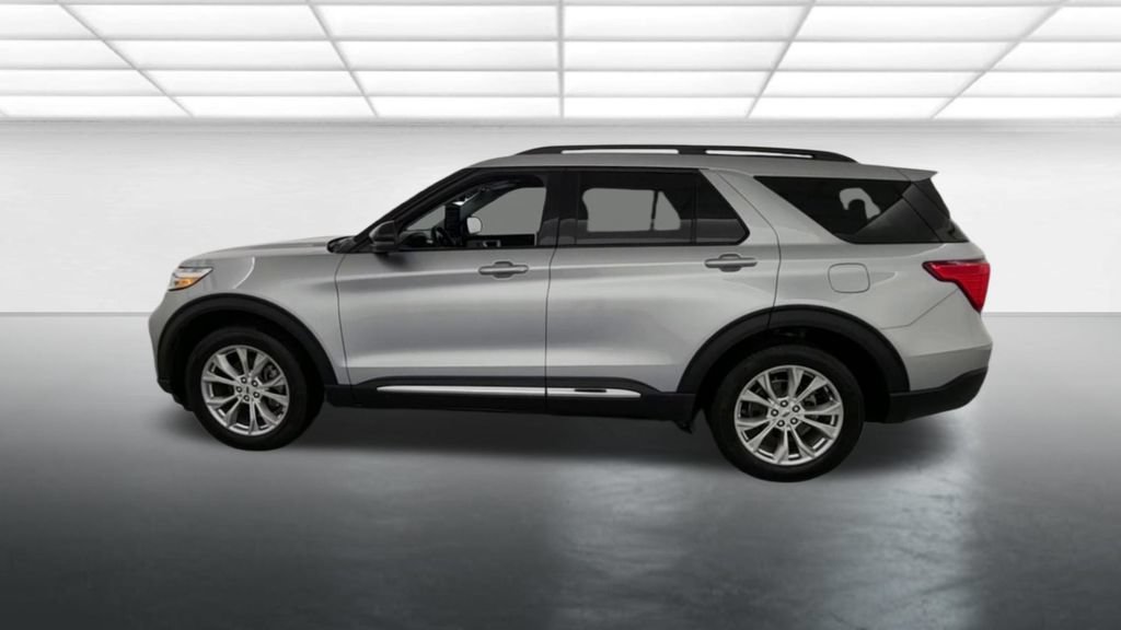 Certified 2024 Ford Explorer XLT w/ Equipment Group 202A AWD/4WD image 6