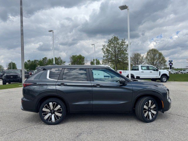 Used 2025 Mitsubishi Outlander SE AWD/4WD image 10