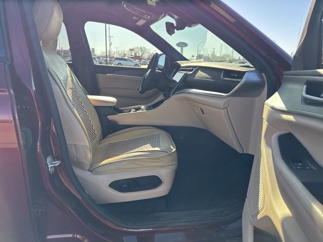 Used 2023 Jeep Grand Cherokee L Limited image 12