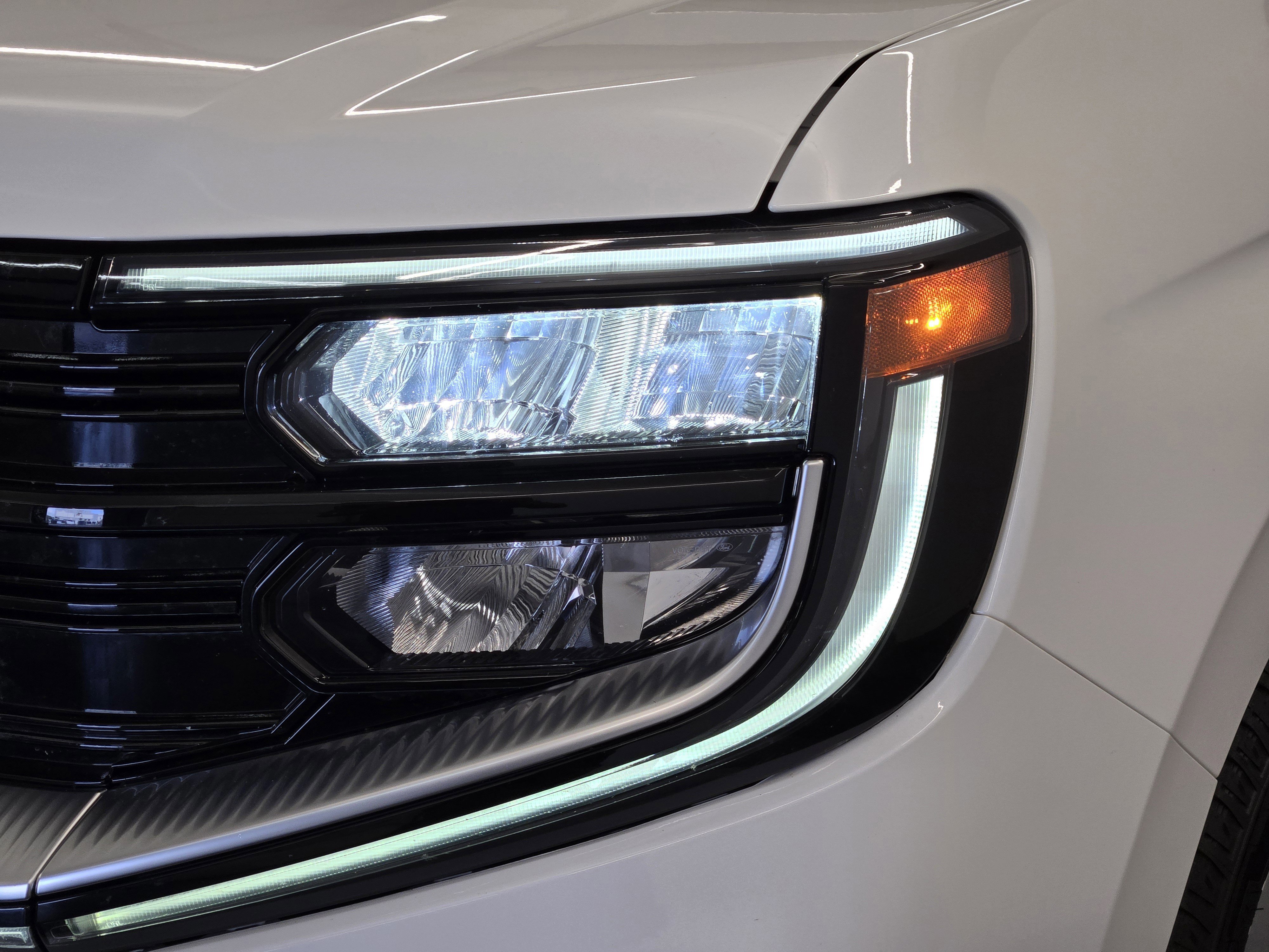 Certified 2025 Ford Expedition Platinum w/ Driver's Package AWD/4WD image 8