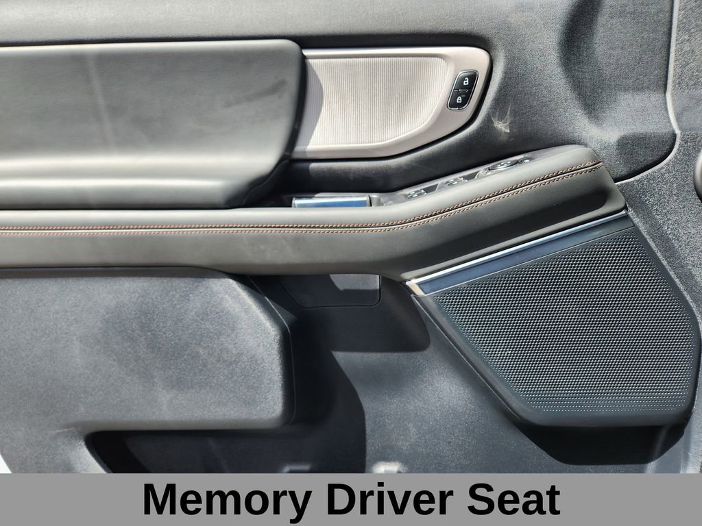 Certified 2025 Ford Expedition Active image 8