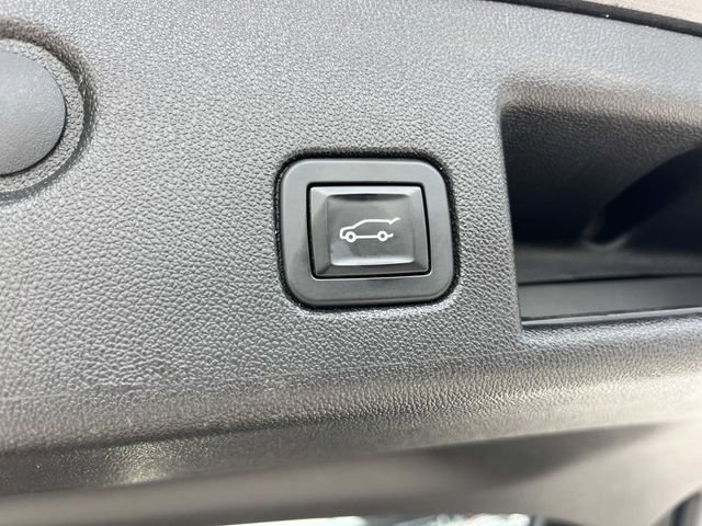 Used 2019 Chevrolet Equinox Premier AWD/4WD image 16