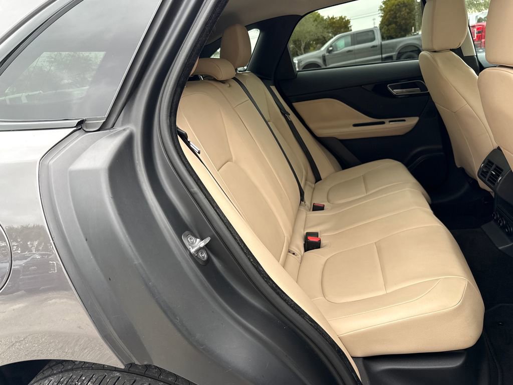 Used 2017 Jaguar F-PACE Premium image 26