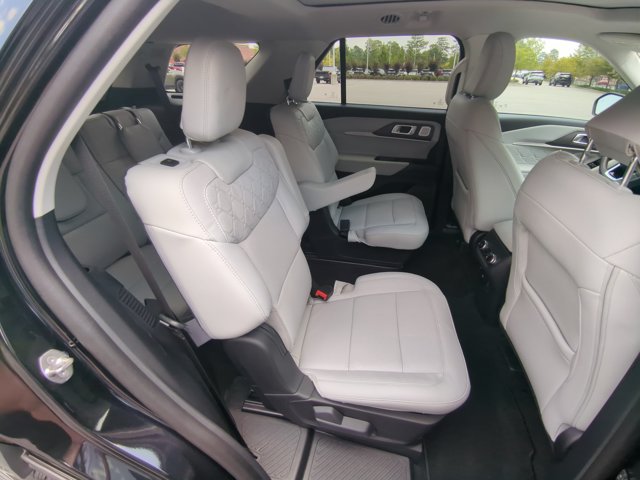 Certified 2025 Ford Explorer Platinum w/ Ultimate Package AWD/4WD image 27