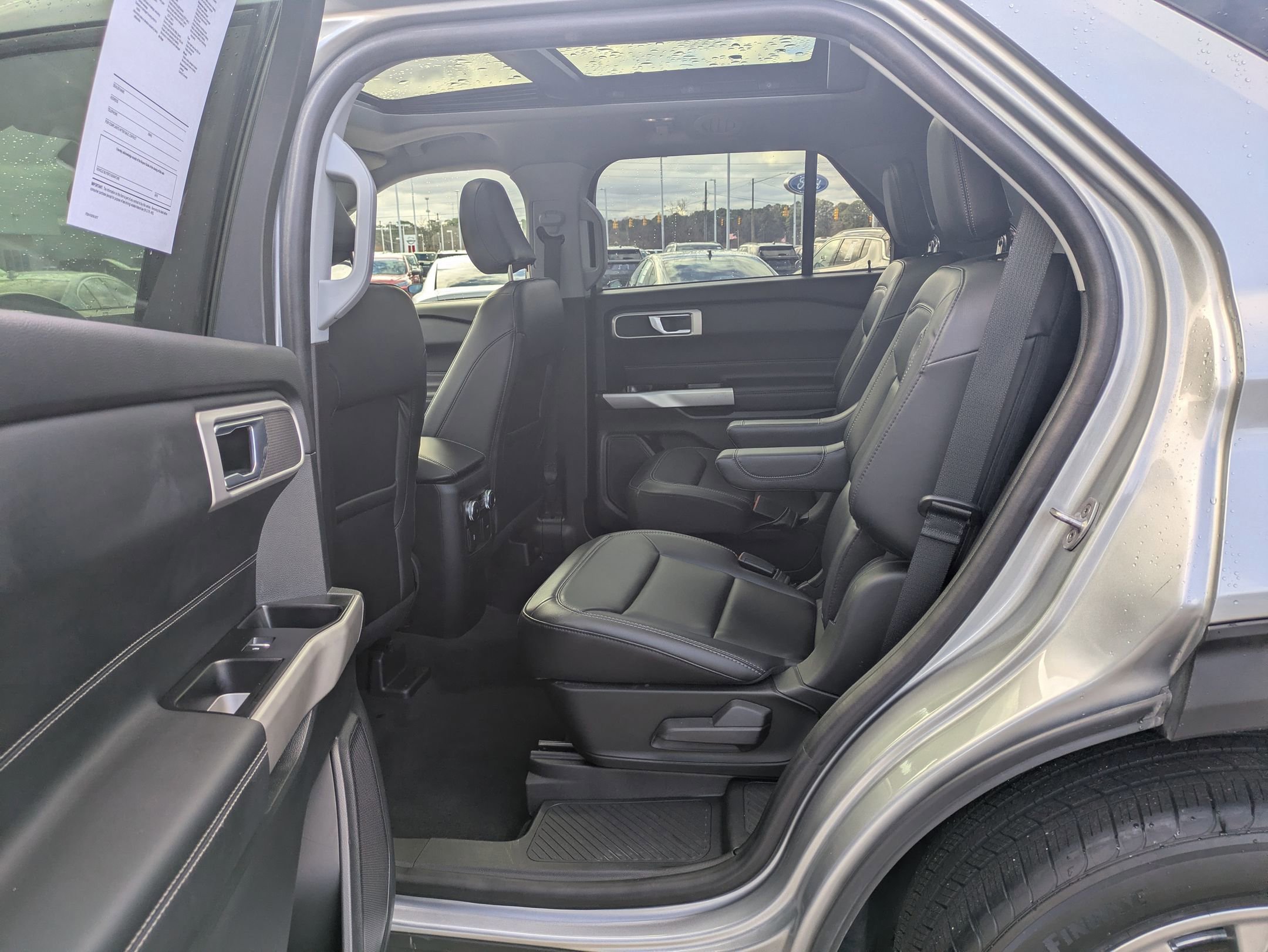 Certified 2022 Ford Explorer XLT w/ Equipment Group 202A image 28