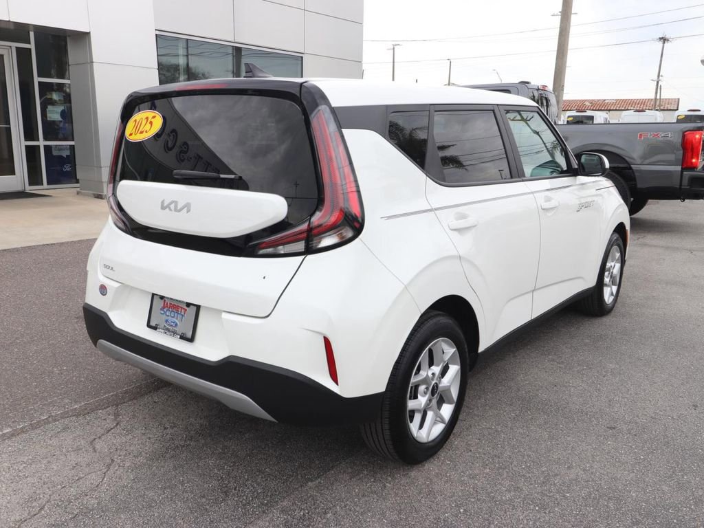 Used 2025 Kia Soul LX w/ LX Technology Package image 5