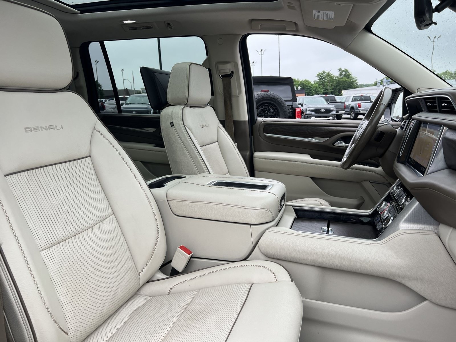 Used 2021 GMC Yukon XL Denali w/ Denali Premium Package AWD/4WD image 29
