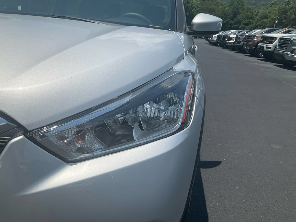 Used 2019 Nissan Kicks SV FWD image 9