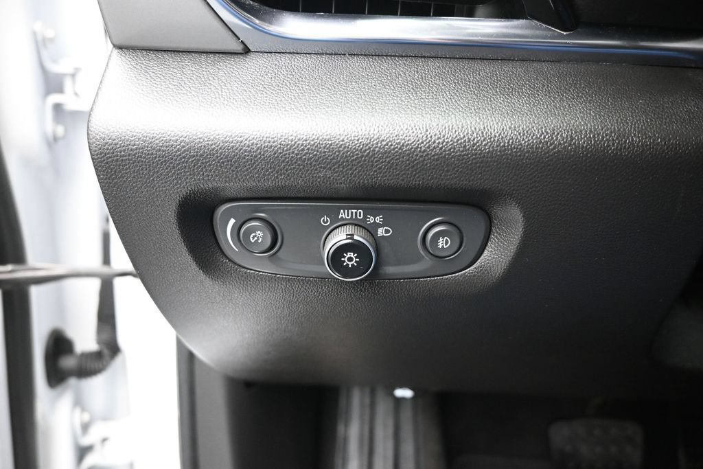Used 2020 Chevrolet Traverse LT w/ LT Premium Package FWD image 13