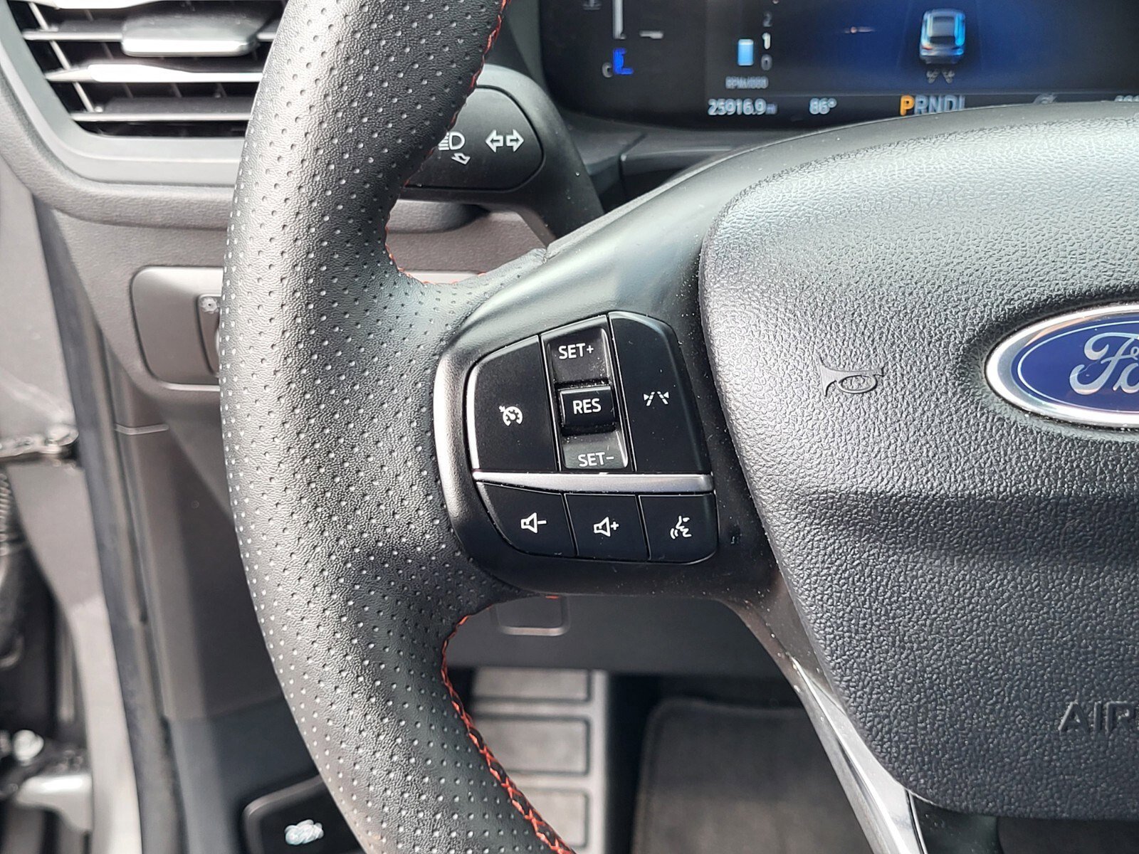 Certified 2025 Ford Escape ST-Line image 28