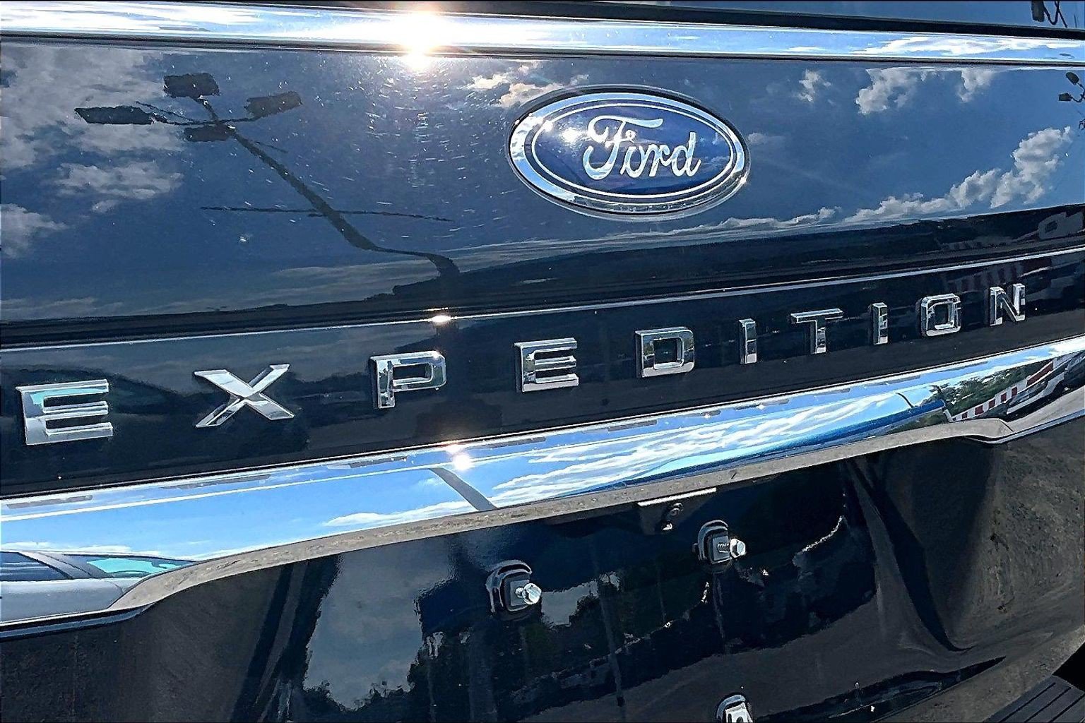Certified 2023 Ford Expedition Limited AWD/4WD image 8