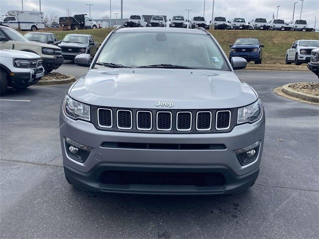 Used 2019 Jeep Compass Latitude FWD image 2