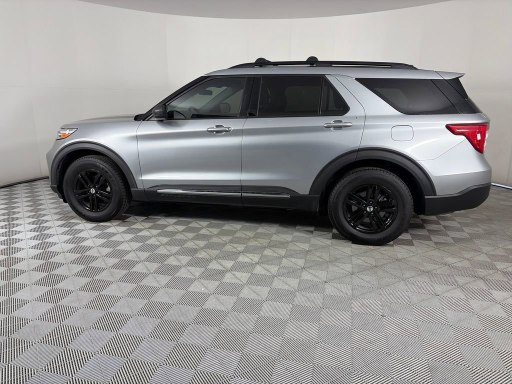 Certified 2021 Ford Explorer XLT w/ Equipment Group 202A AWD/4WD image 4