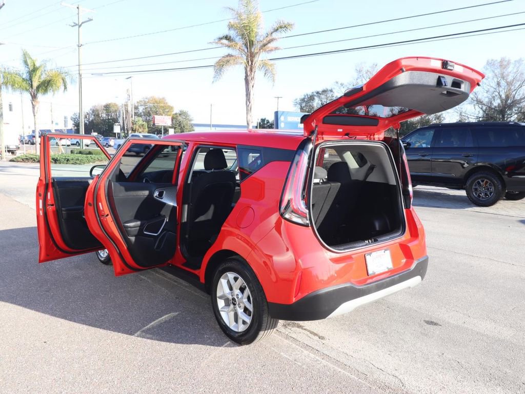 Used 2025 Kia Soul LX w/ LX Technology Package image 10