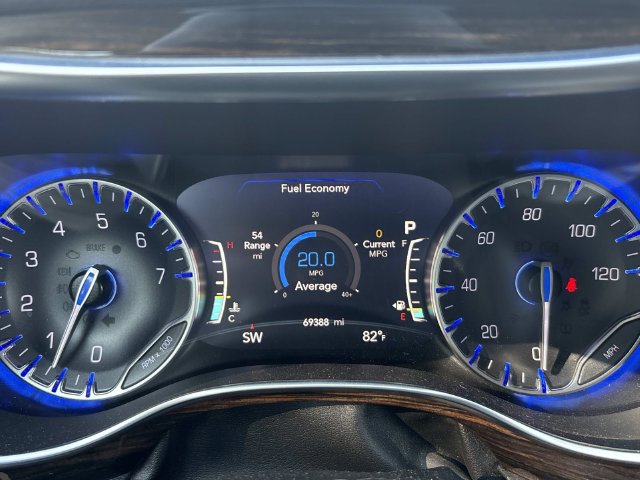 Used 2022 Chrysler Pacifica Limited w/ Uconnect Theater Family Group AWD/4WD image 12