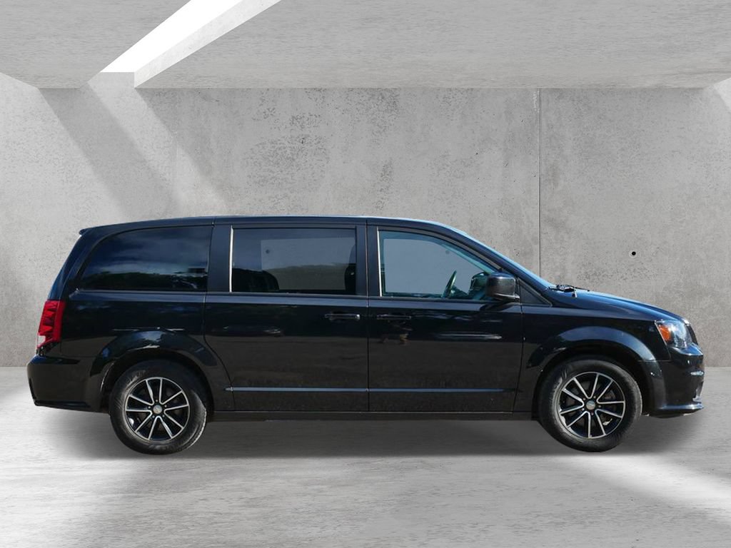 Used 2019 Dodge Grand Caravan SXT w/ Driver Convenience Group FWD image 2