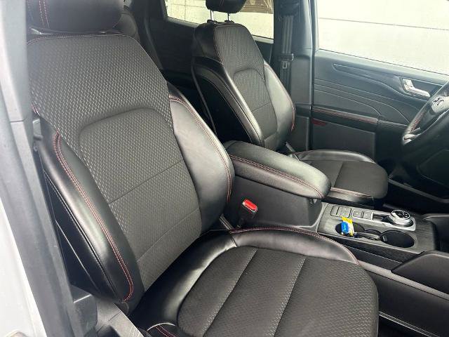 Certified 2025 Ford Escape ST-Line Select AWD/4WD image 29