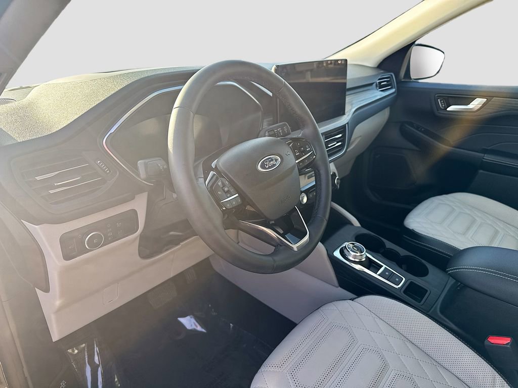 Certified 2023 Ford Escape Platinum w/ Premium Technology Package AWD/4WD image 9