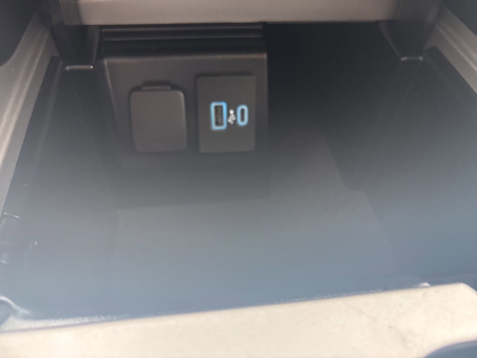 Certified 2022 Ford Explorer XLT w/ Equipment Group 202A image 23