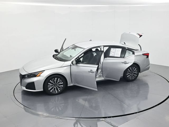 Used 2024 Nissan Altima 2.5 SV FWD image 47