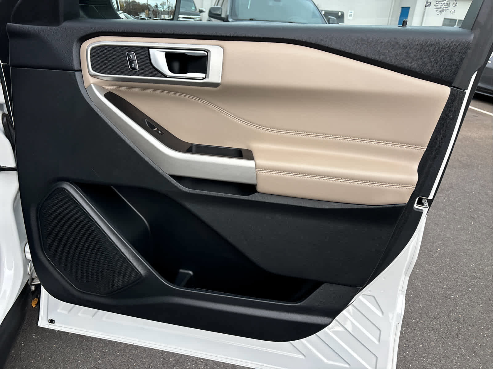 Certified 2022 Ford Explorer XLT w/ Equipment Group 202A image 33