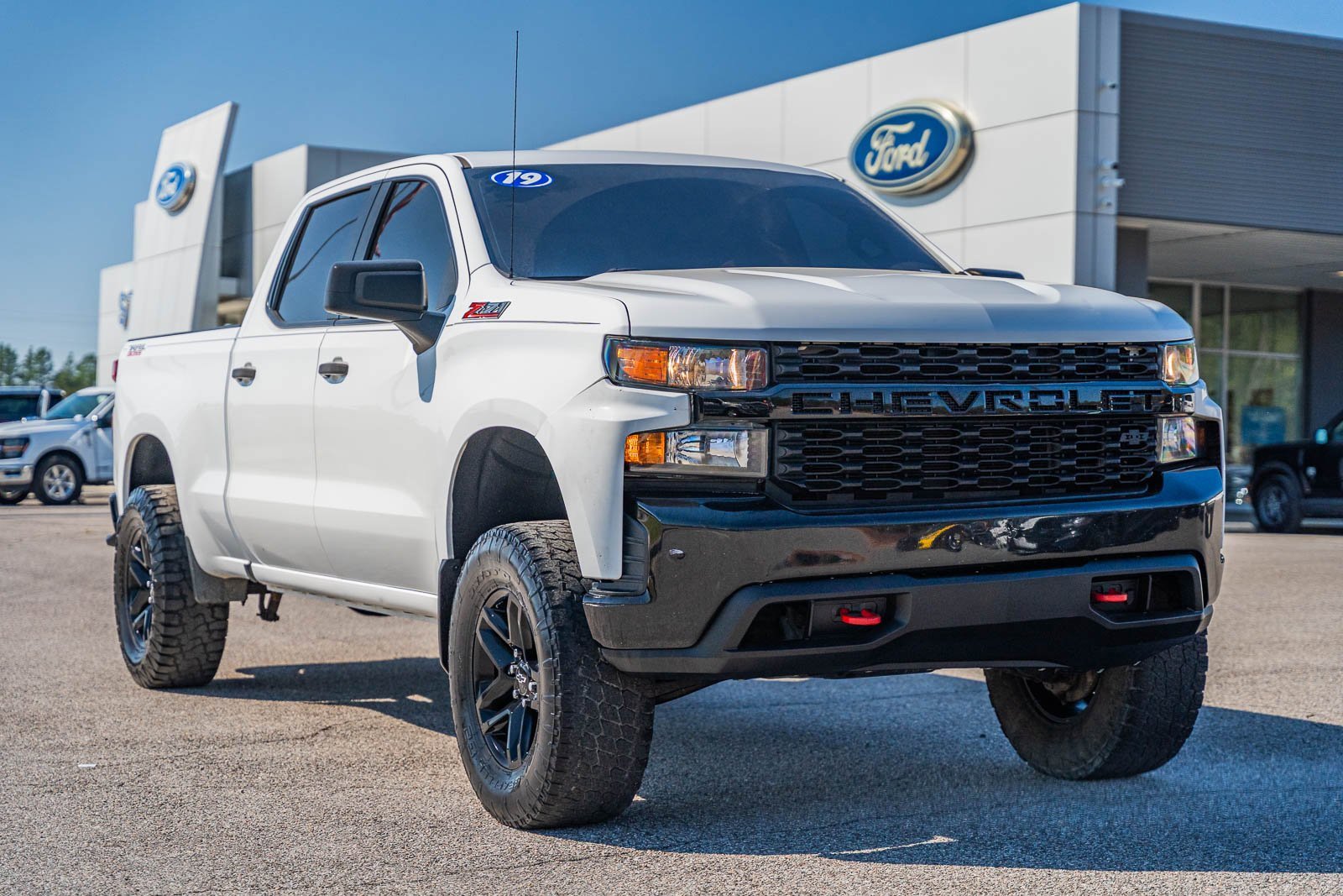 Used 2019 Chevrolet Silverado 1500 Custom Trail Boss image 1